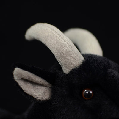 Peluche Cabra Negra Minimalista - Diseño Elegante - Image 10