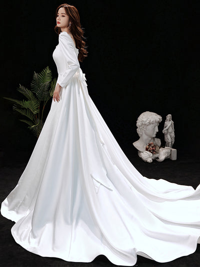 Vestido Minimalista Hepburn con Cola Elegante - Image 4