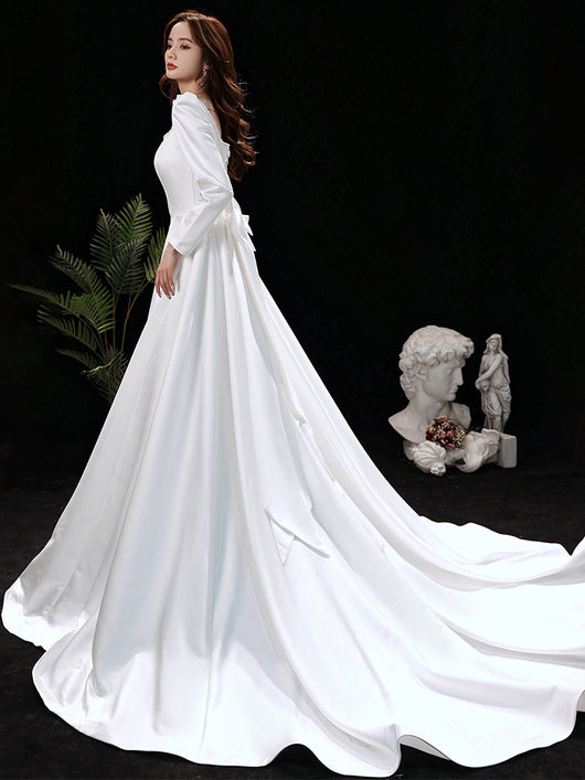 Vestido Minimalista Hepburn con Cola Elegante - Image 4