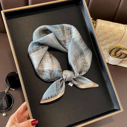 Pañuelo de Seda Beige Cuadrado para Mujer - Versátil y Fácil de Combinar - Image 10