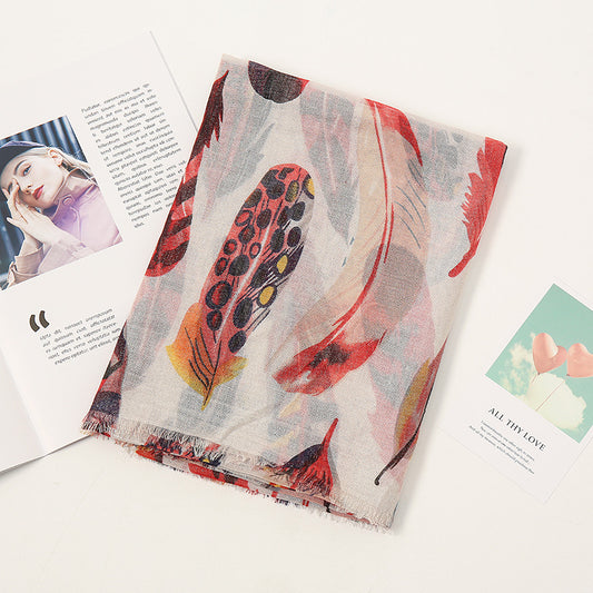 Chal de Seda Estampado con Plumas de Color - Diseño Plateado - Image 2