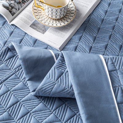 Juego de Cama Acolchado de Tres Piezas en Colores Sólidos - Image 11