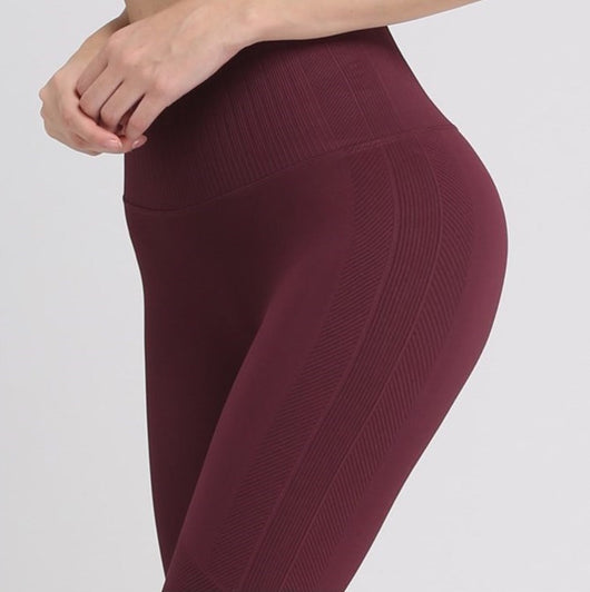 Leggings Cortos Deportivos para Yoga y Fitness - Image 15