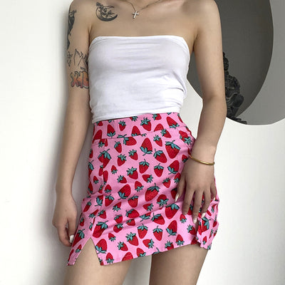 Falda Corta Cintura Alta con Estampado de Cerezas y Abertura Lateral