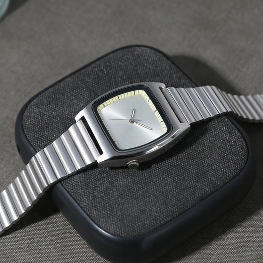 Reloj de Pulsera Minimalista Cuadrado sin Logo - Diseño Versátil - Image 29