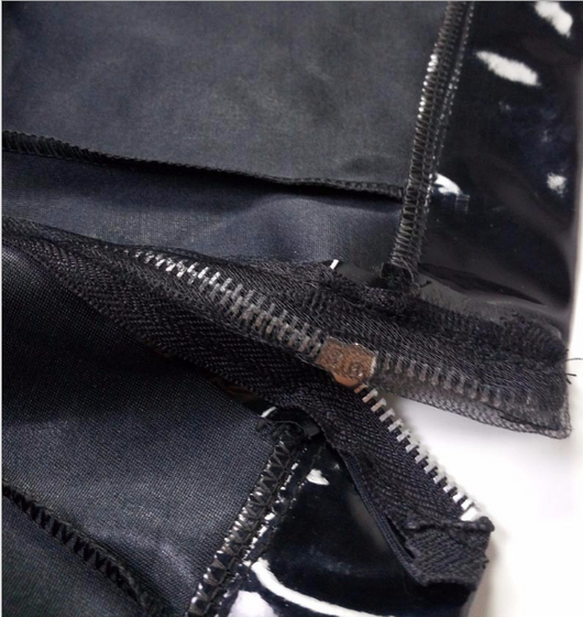 Pantalones cortos de cuero charol para hombre con cierre lateral azul - Image 5