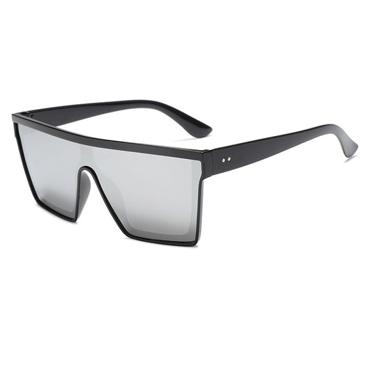 Fashion one-piece large rim sunglasses with a transparent champagne frame and brown gradient lenses. - Image 10