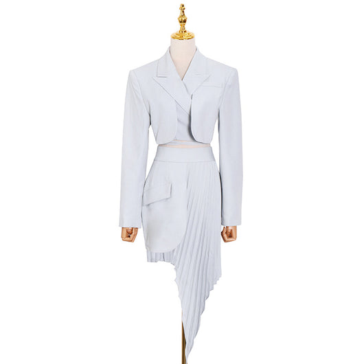 Traje Falda Plisada con Detalles Biselados - Image 5