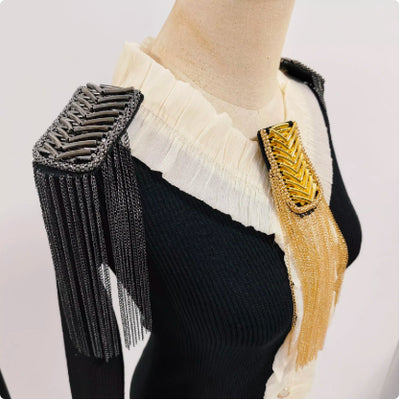 Cadena Larga de Metal con Borla y Hombreras - Accesorio Versátil Unisex - Image 16