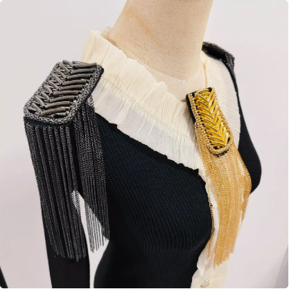Cadena Larga de Metal con Borla y Hombreras - Accesorio Versátil Unisex - Image 16