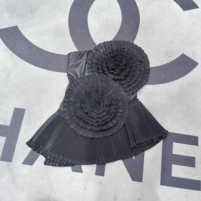 Blusa sin Mangas con Flores 3D - Escote Tubo Elegante - Image 4
