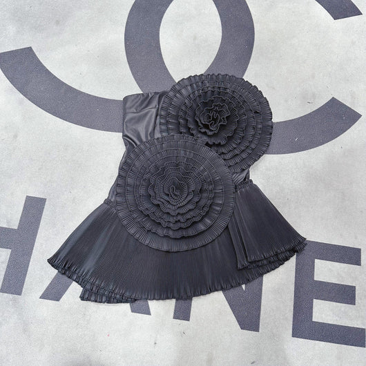 Blusa sin Mangas con Flores 3D - Escote Tubo Elegante - Image 4