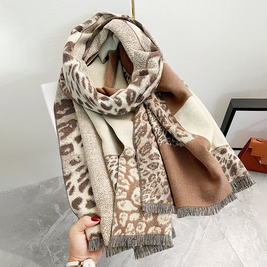 Bufanda Gruesa de Leopardo Bicolor - Elegancia y Calidez para Otoño e Invierno - Image 3