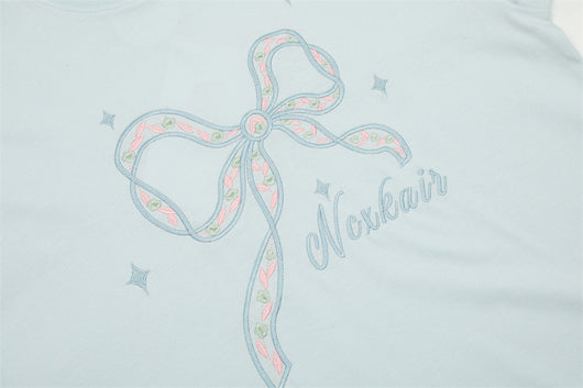 Camiseta Manga Corta con Bordado de Moño Unisex - Image 10