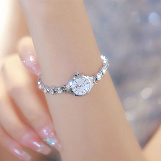 Reloj Elegante para Mujer con Circonitas y Diseño Lunar - Image 2