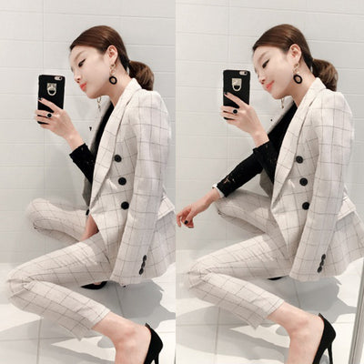 Traje Ejecutivo para Mujer con Solapa y Doble Botonadura - Image 3