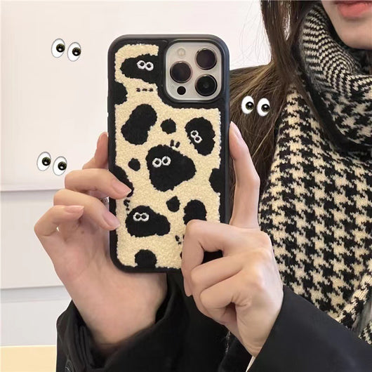 Funda de Felpa Bordada con Adorables Briquetas para Teléfono - Image 4