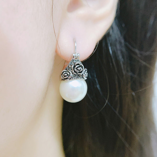 Aretes Vintage de Perla con Incrustaciones de Circón Negro