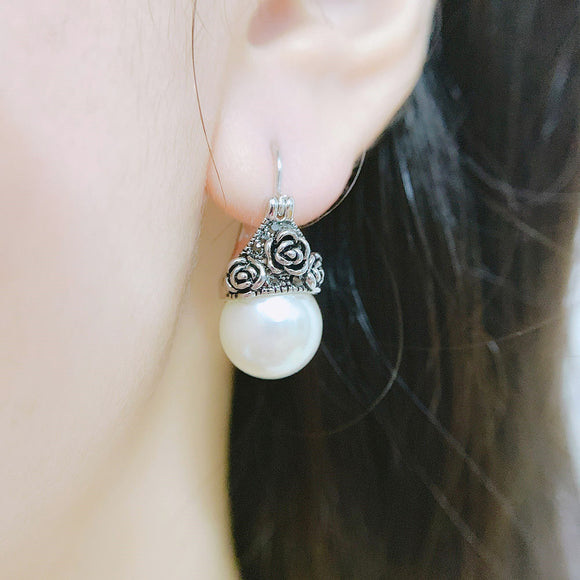Aretes Vintage de Perla con Incrustaciones de Circón Negro