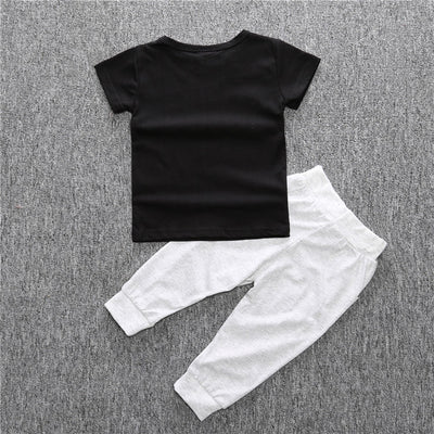 Conjunto Infantil de Dos Piezas con Estampado de Letras - Camisa y Pantalón - Image 6