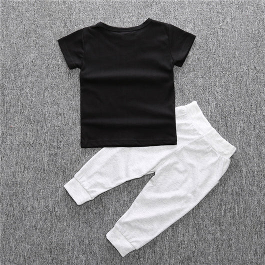 Conjunto Infantil de Dos Piezas con Estampado de Letras - Camisa y Pantalón - Image 6