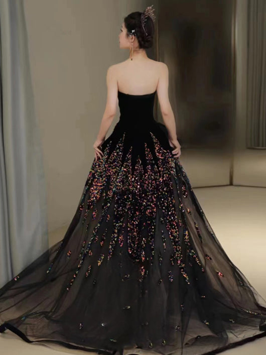 Vestido de Noche Escotado con Elegancia y Temperamento - Image 5