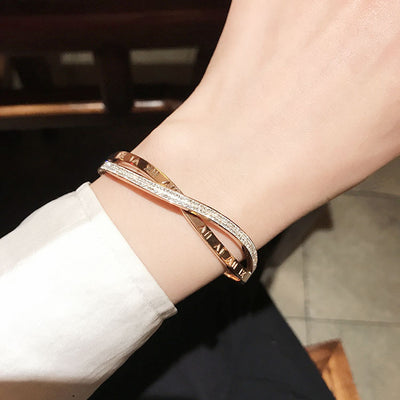 Pulsera de Acero Titanio con Baño de Oro 18k - Diseño Cruz - Image 6