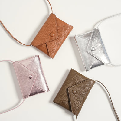 Bolso Bandolera Minimalista de Cuero Genuino - Cartera Sobre Compacta - Image 6