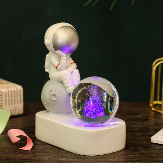 Lámpara Nocturna Astronauta de Resina con Esfera de Cristal Luminoso - Image 29