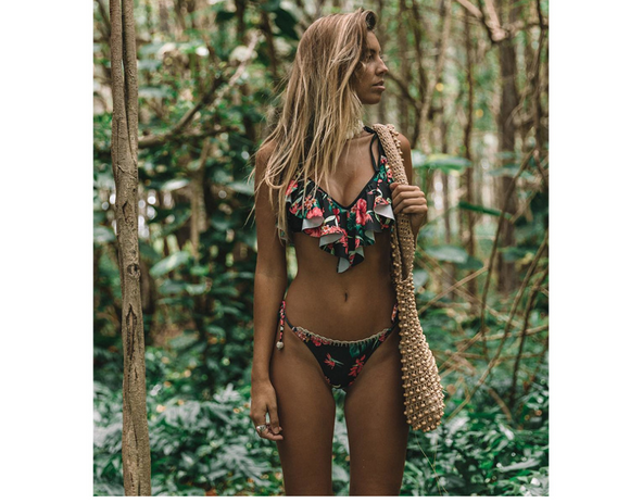 Bikini Bohemio Estampado de Hojas con Corte Asimétrico