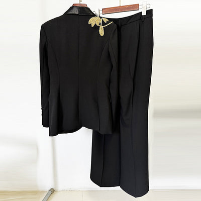 Traje Dos Piezas con Pantalón Acampanado y Detalles de Cuentas - Image 3