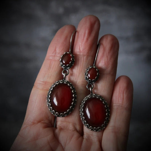 Aretes Largos Rojo Barroco - Diseño Temperamental y Sofisticado - Image 9