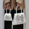 Bolsa Cuadrada Portátil con Moño Diamante - Versátil y Elegante
