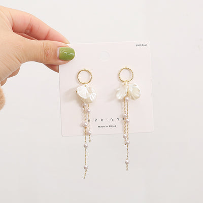 Aretes de Perla con Flecos Largos y Cierre de Tuerca - Image 5