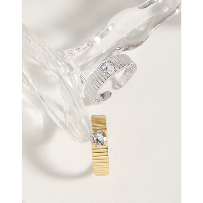 Anillo Escalonado de Lujo Minimalista con Textura Delicada - Image 5
