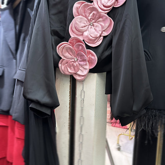 Blusa Acolchada con Flores - Diseño Ajustado y Hombros Reforzados - Image 8