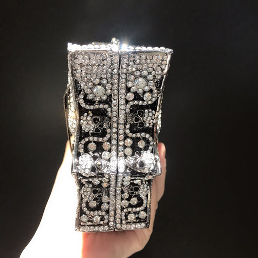 Bolso Personalizado Estilo Diamante con Tachas de Murciélago - Image 3