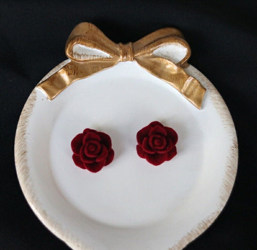 Aretes de Terciopelo Rojo con Flor Rosa - Clip Retro Elegante - Image 7