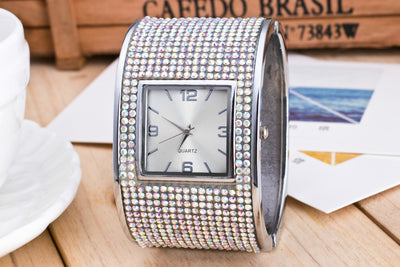 Reloj de Moda con Diamantes - Image 3
