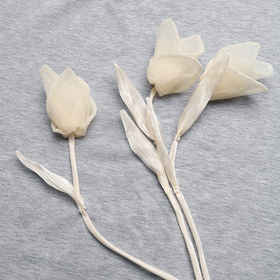 Blusa Elegante con Flores 3D y Hombros Descubiertos - Image 10