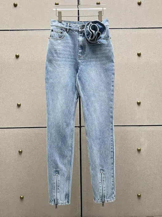Jeans Mujer con Aberturas Florales y Cierre de Cremallera - Image 8