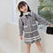 Conjunto de Dos Piezas: Cardigan Bordado de Manga Larga y Falda Plisada