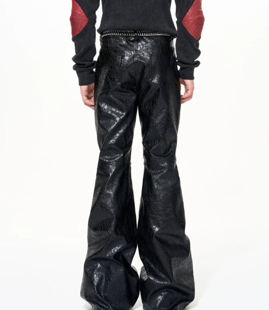Pantalones de Cuero Texturado Negro con Corte Acampanado - Image 12