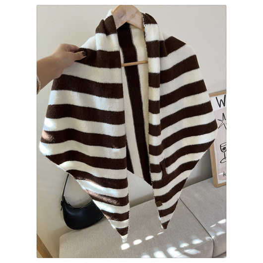 Pañoleta Triangular de Lana Pura para Otoño e Invierno - Image 16