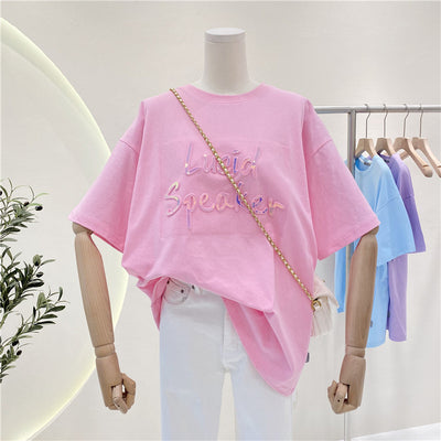 Playera Suelta para Mujer con Diseño de Letras Doradas - Image 12