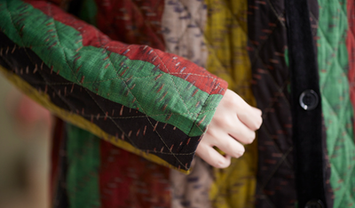 Abrigo Acolchado Étnico Retro para Mujer - Diseño Literario y Artístico - Image 13