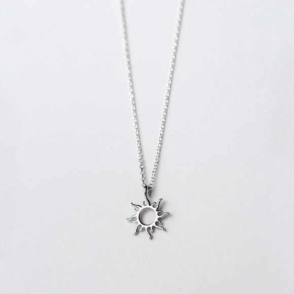 Collar Plata S925 Mujer Diseño Sol Hueco Rayo Corto Escote