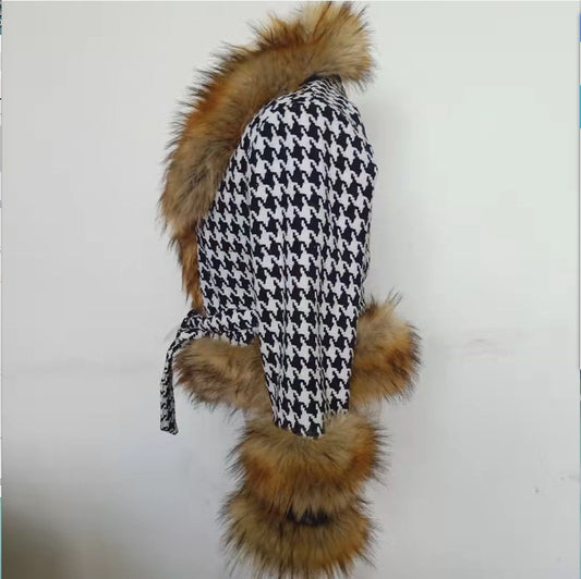 Chaqueta Elegante con Cuello en V y Detalles de Piel Sintética - Image 2