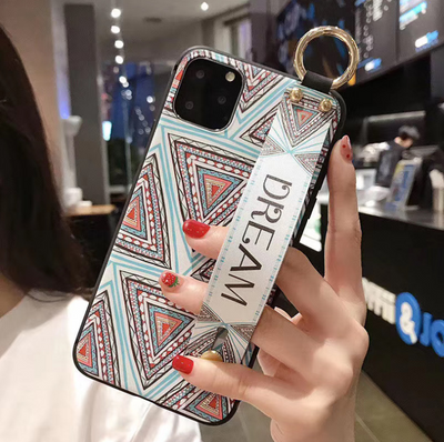 Funda para iPhone con Correa de Muñeca y Diseño de Rosas - Image 6
