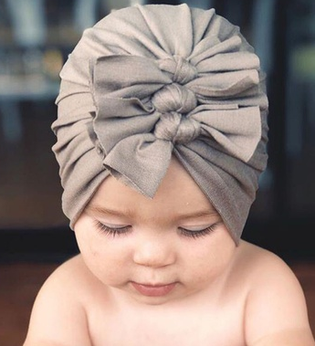 Gorro para bebé con lazo plisado